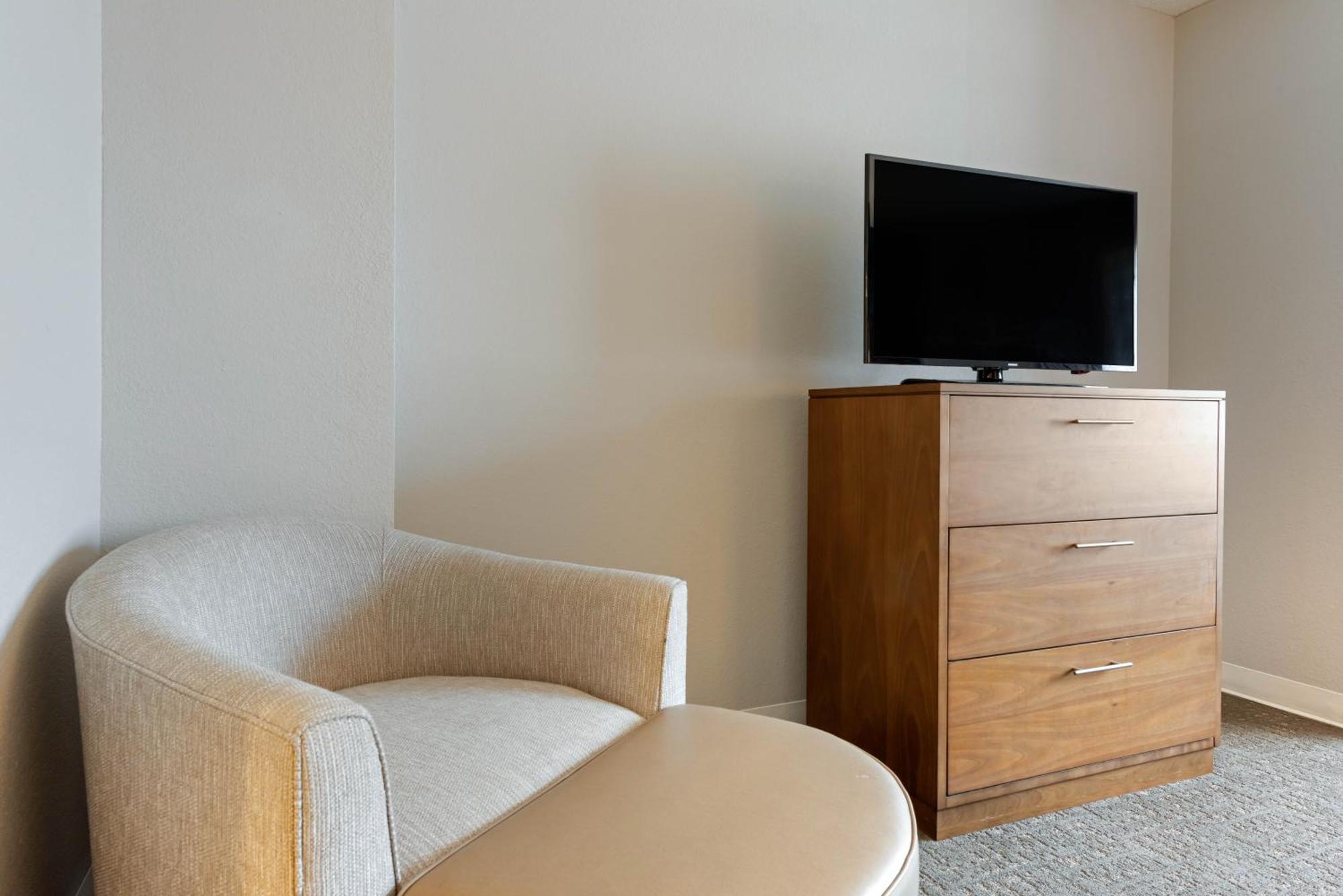 Two Bedroom Suite with Four Double Beds - Sofa Bed,1157435028:JPEG