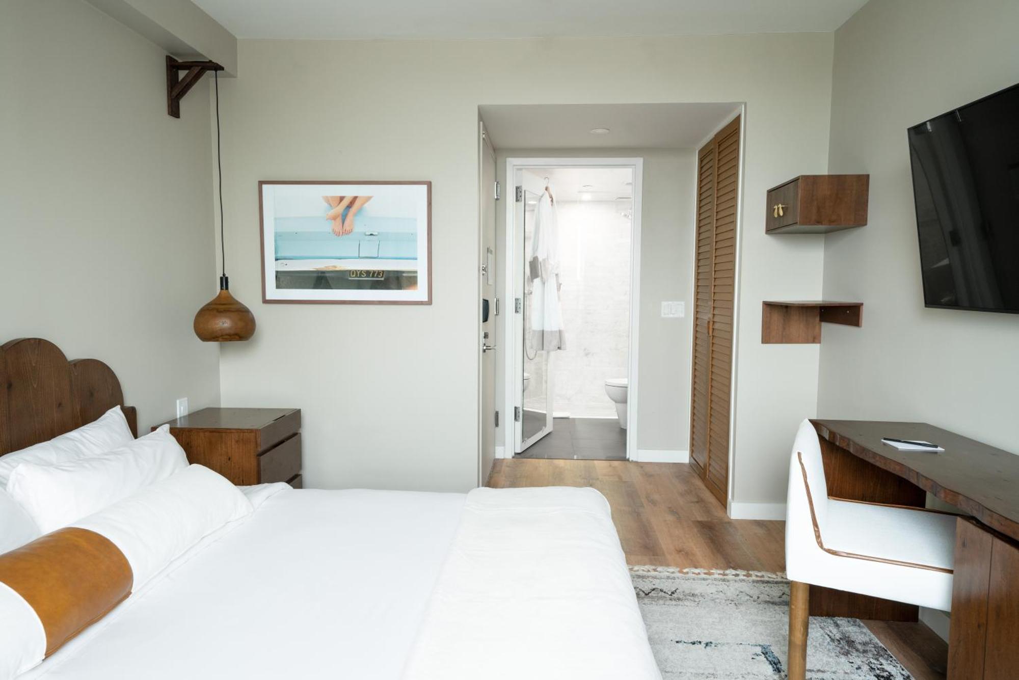 Standard King Room