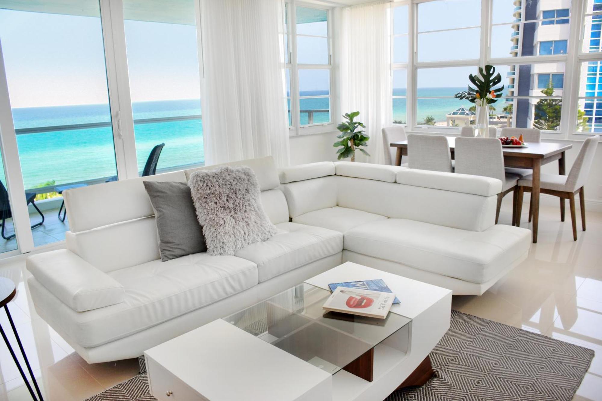 Corner Oceanview Master Suite 2 Bedroom 2 Bath Kitchen