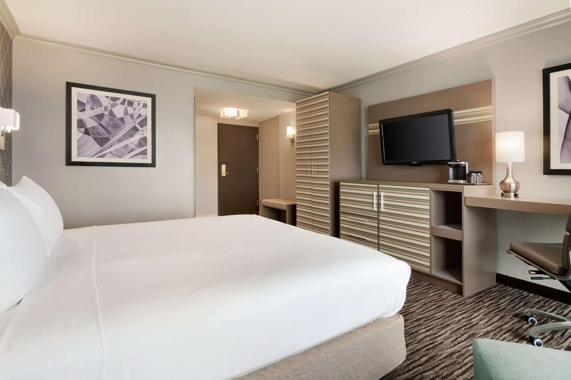 King Room Roll Shower Mobility Hearing Access