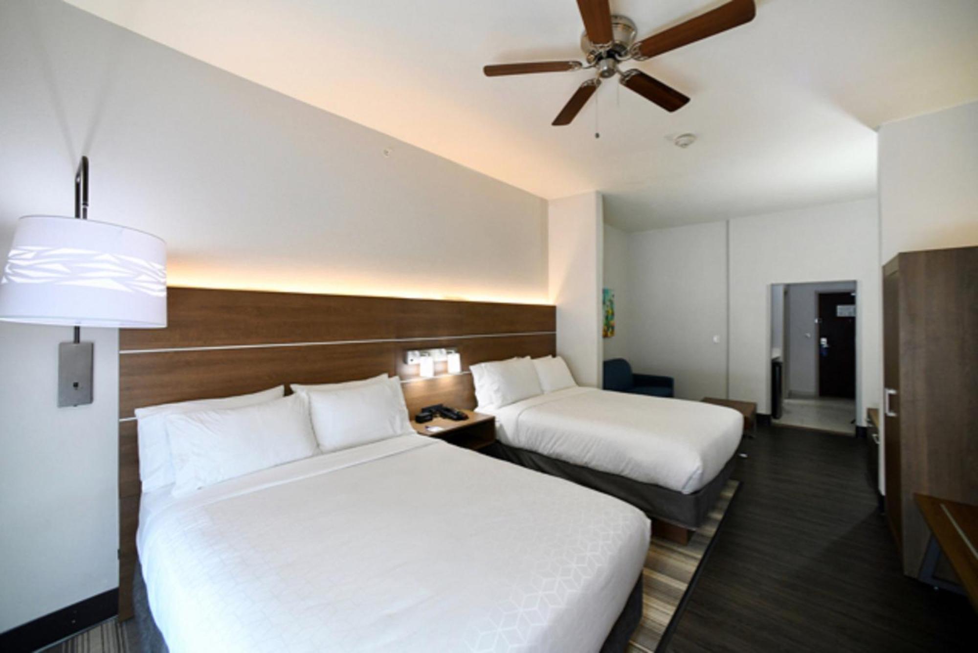 Executive Queen Room Two Queen Beds Non-Smoking