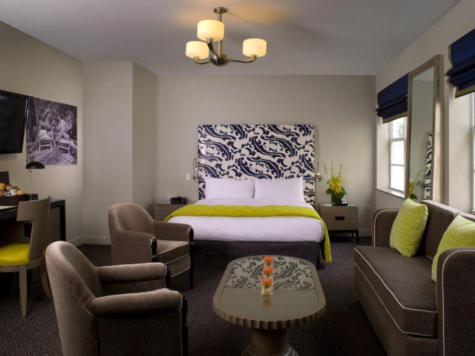 Junior Suite One King Bed Sofa Bed