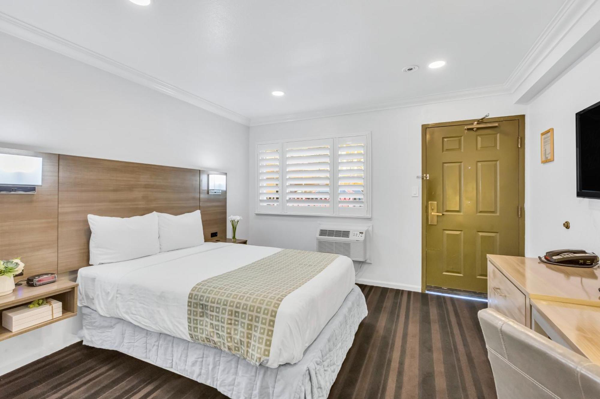 Double Bed Accessible Non-Smoking