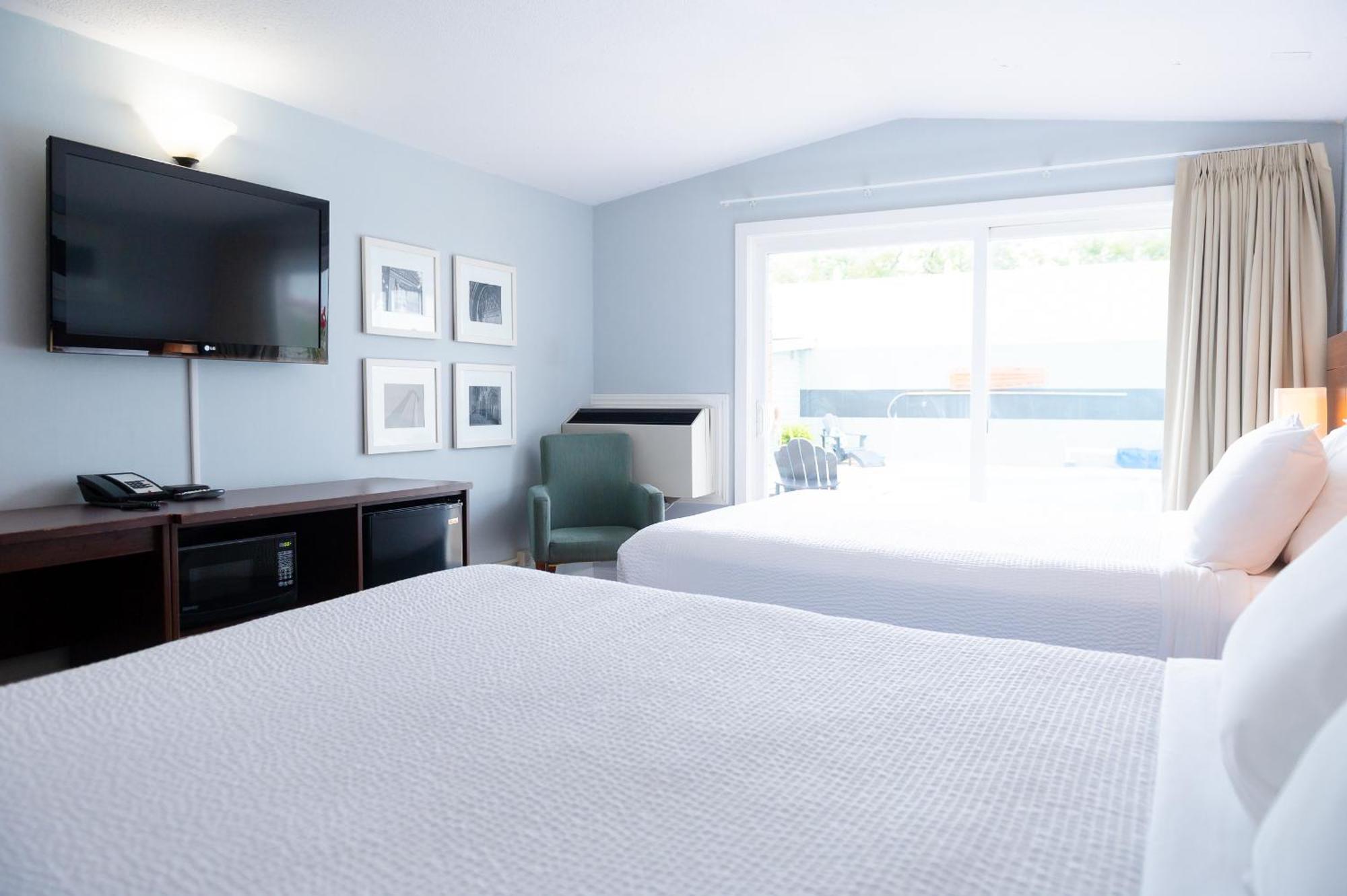 Standard Queen Room Two Queen Beds