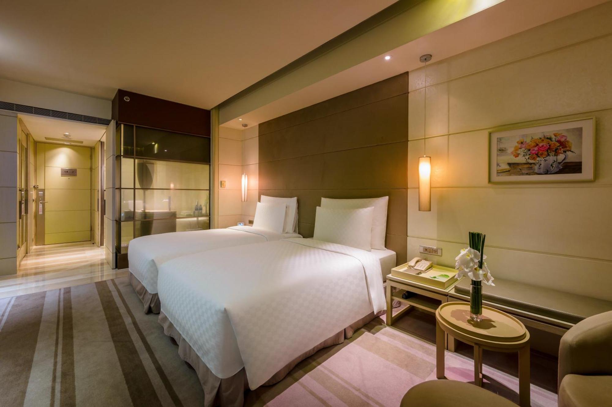Nikko Club Deluxe Twin Room