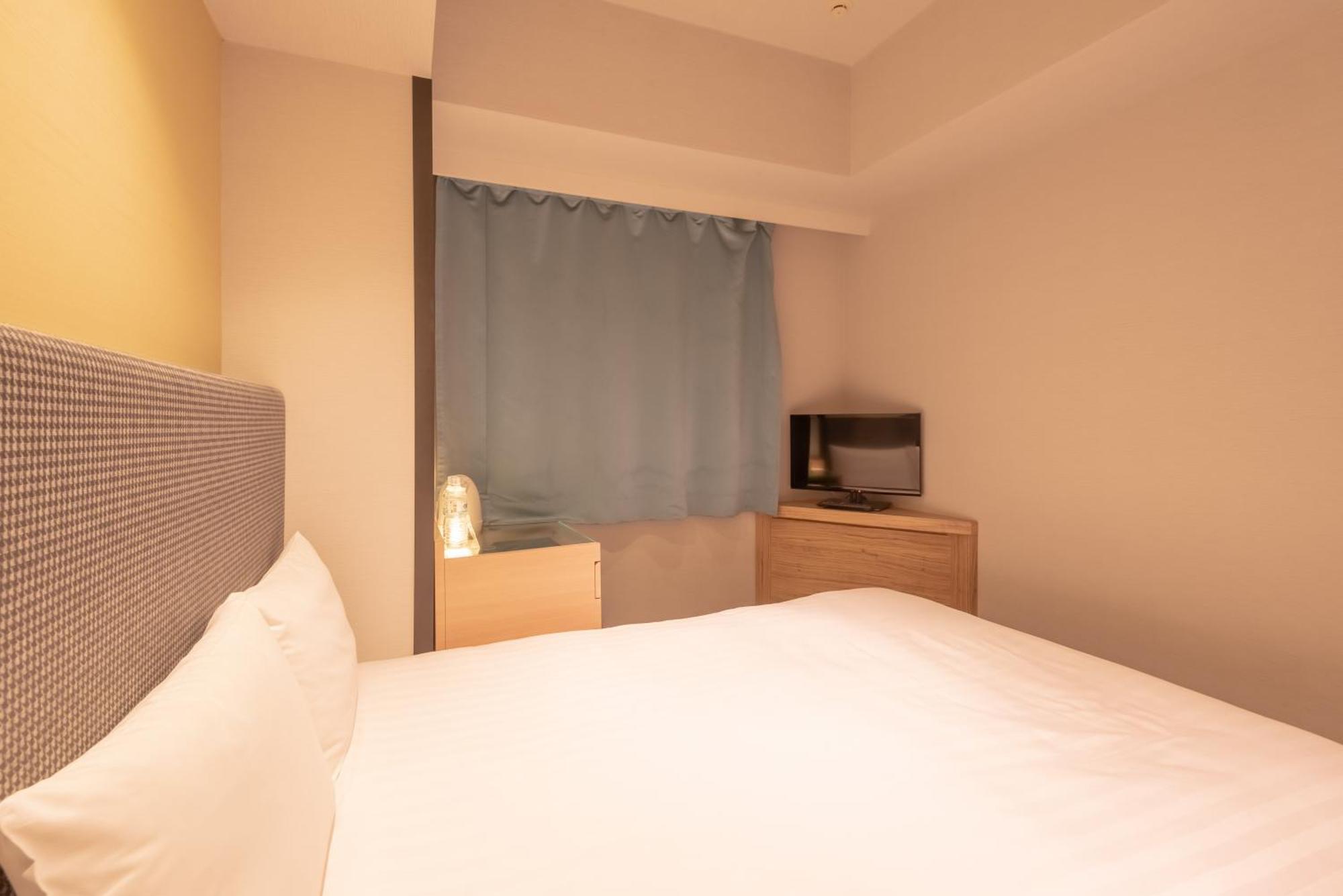 Economy Hollywood Twin Room Non-Smoking