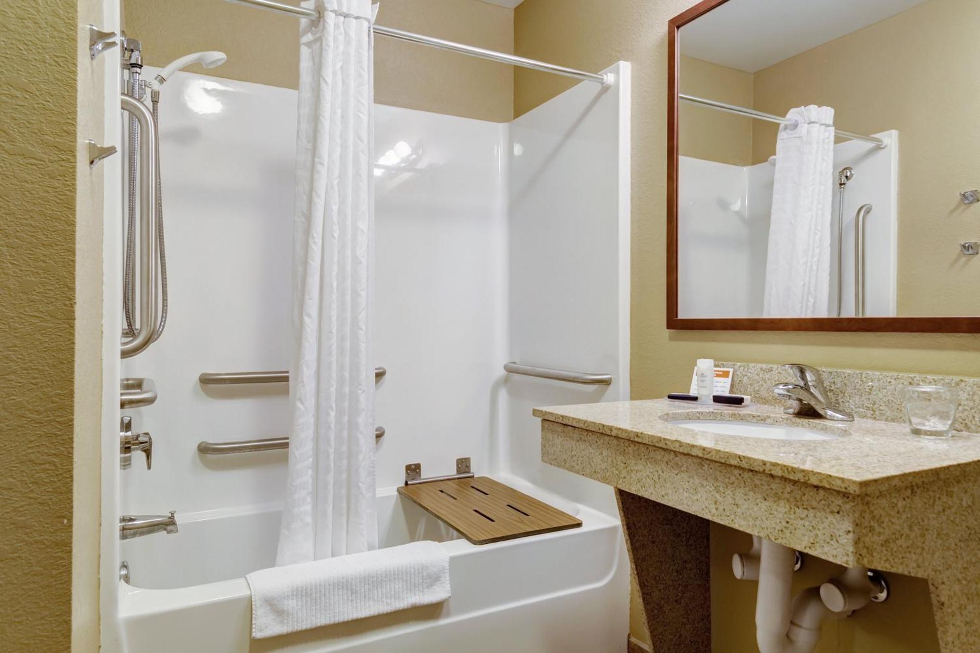 King Room Mobility Access Tub Non-Smoking