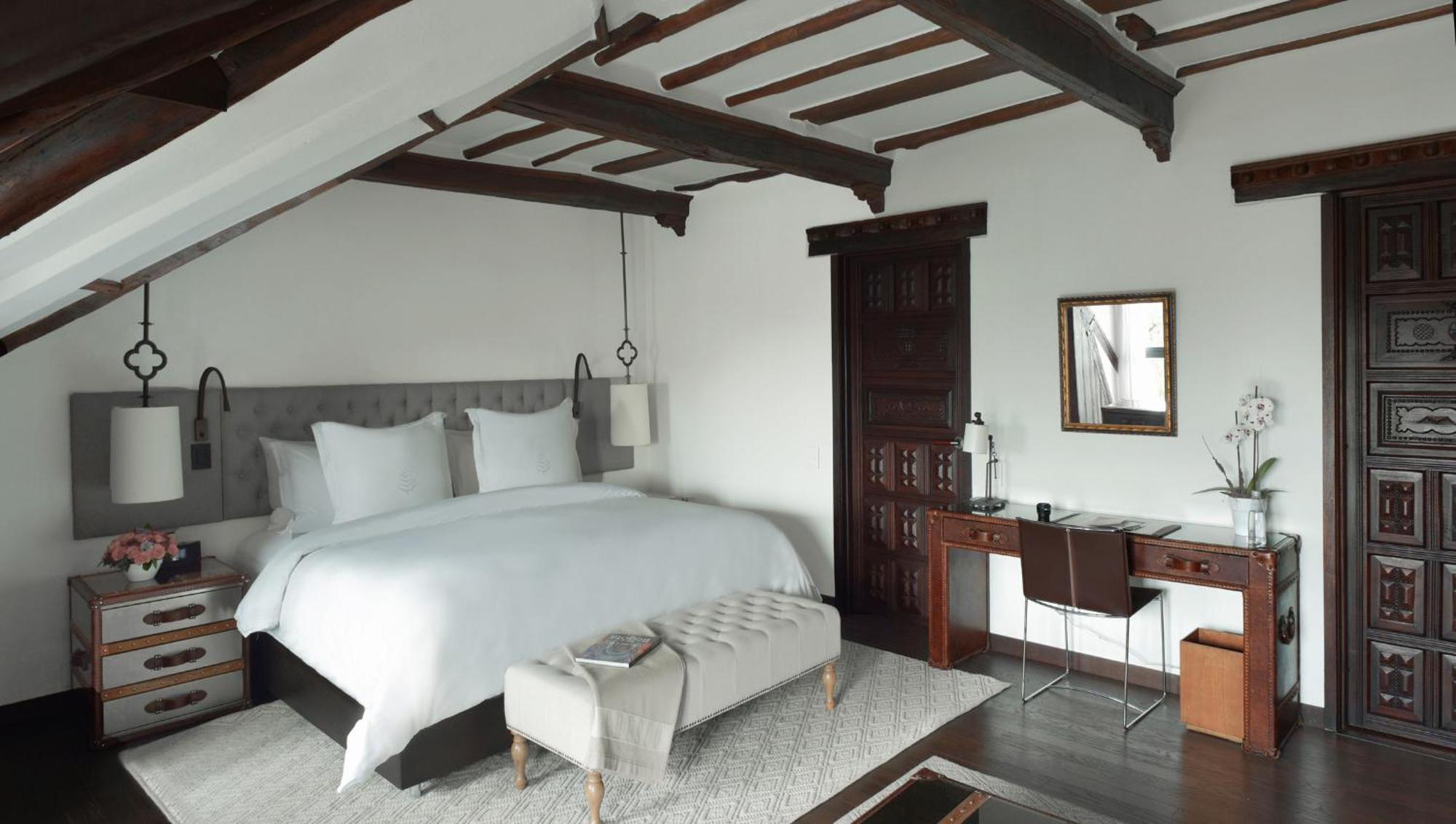 Premier Queen Room
