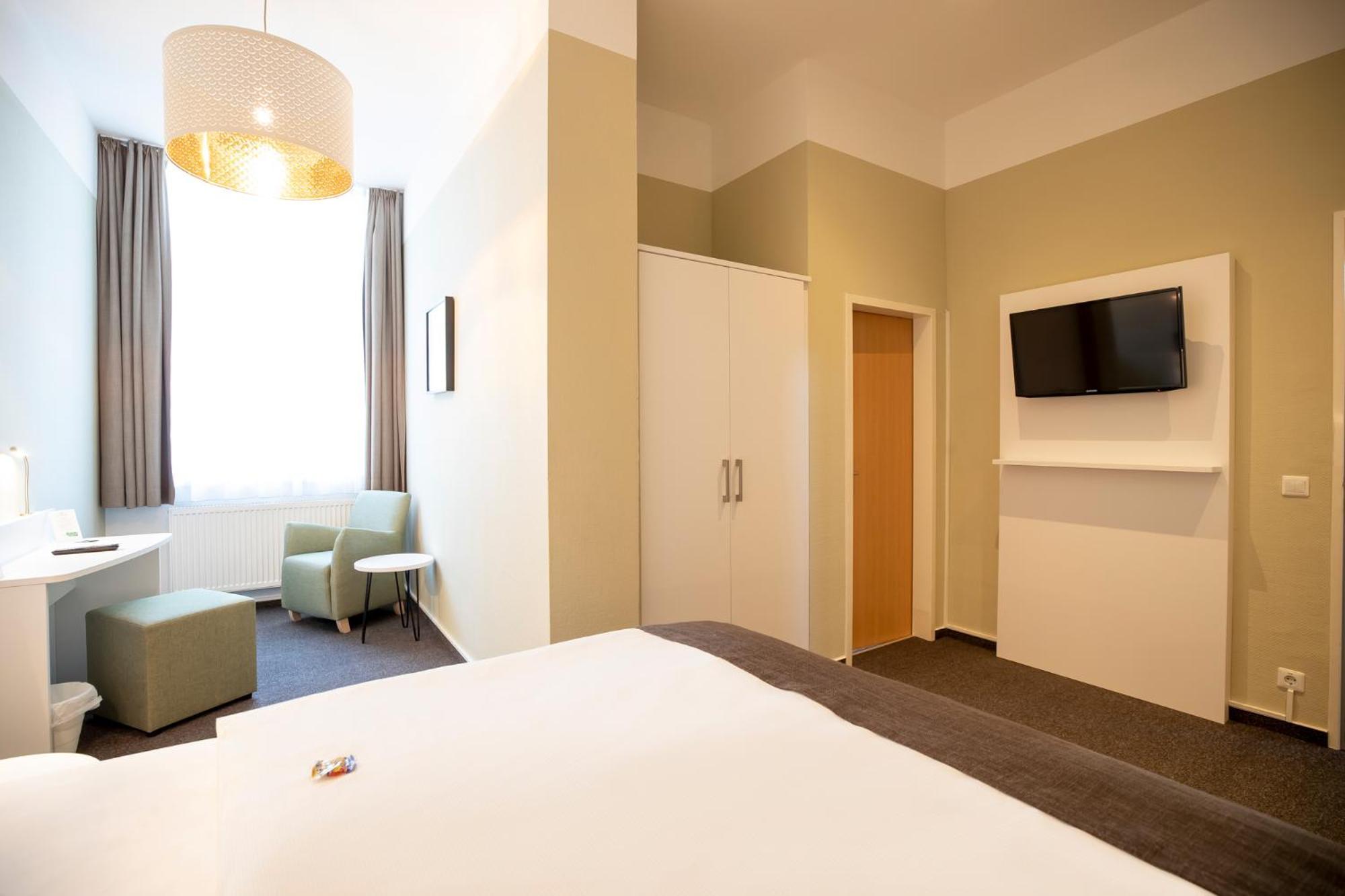 Large Double Room