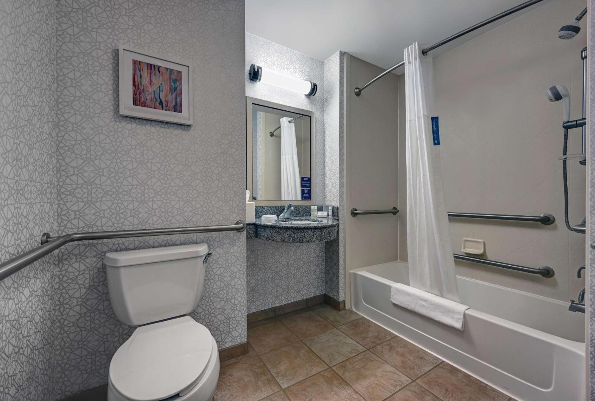 Queen Room Two Queen Beds Hearing Access or Non-Smoking