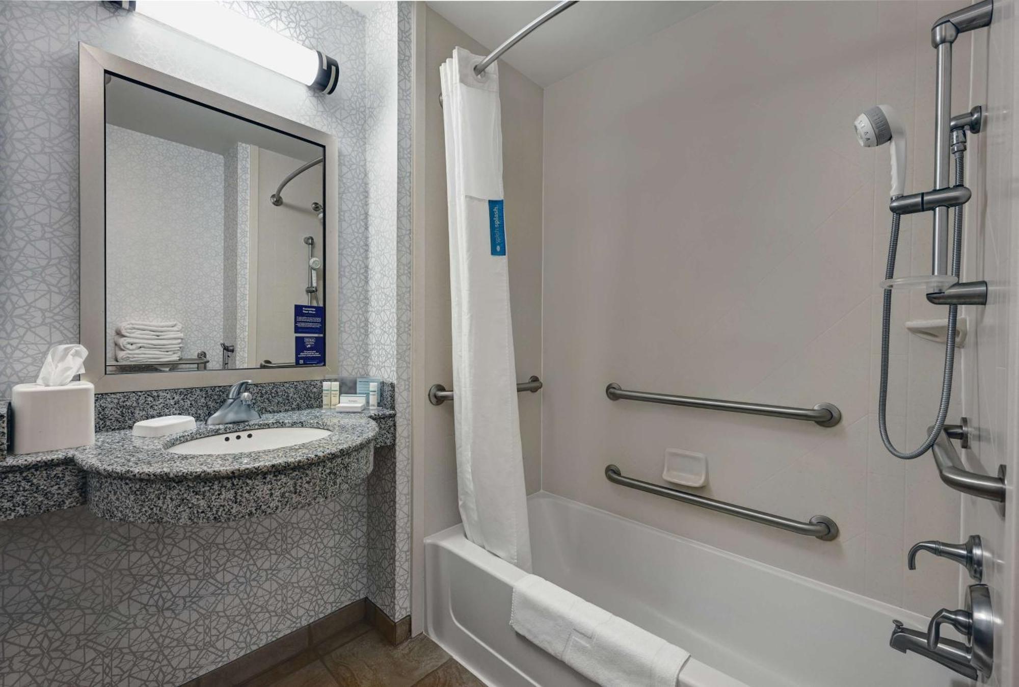 Queen Room Two Queen Beds Hearing Access or Non-Smoking