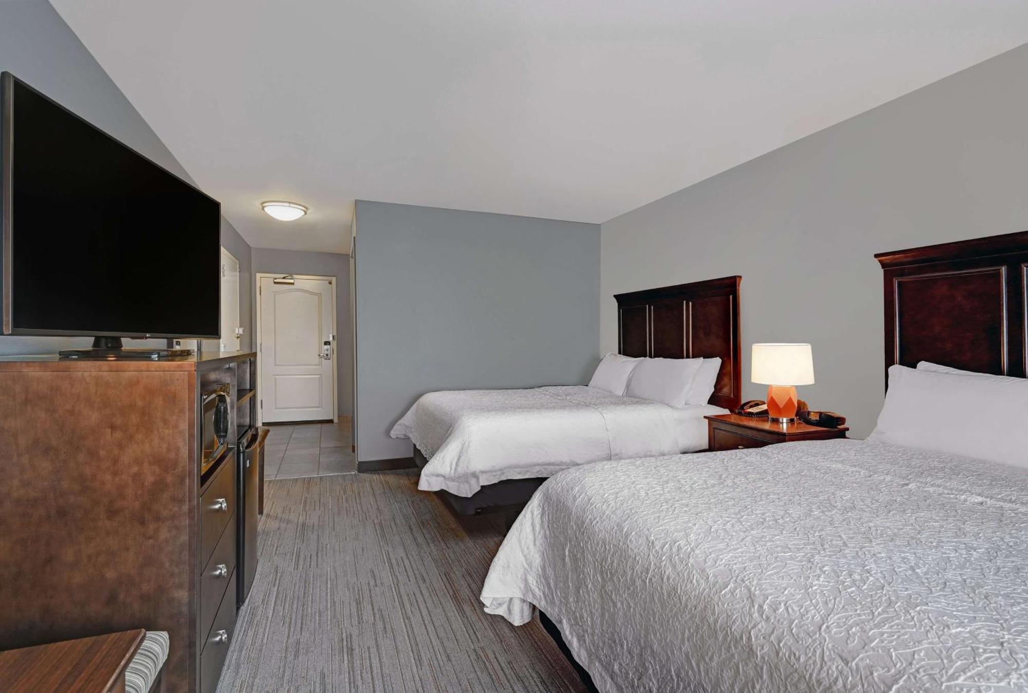 Queen Room Two Queen Beds Hearing Access or Non-Smoking