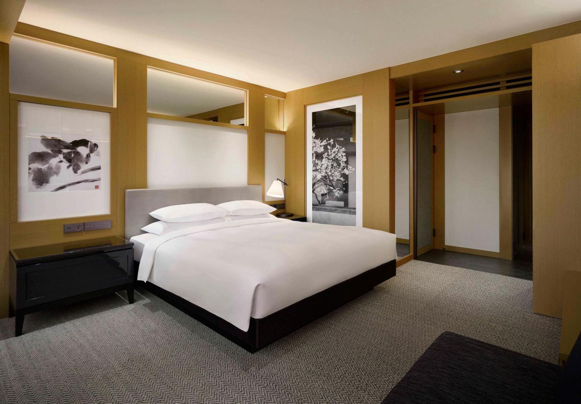Chambre Lit King-Size - Accès au Club
