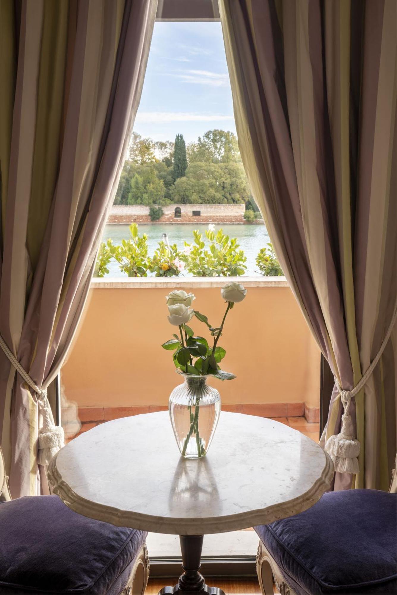 Premium Double or Twin Room Balcony Lagoon View