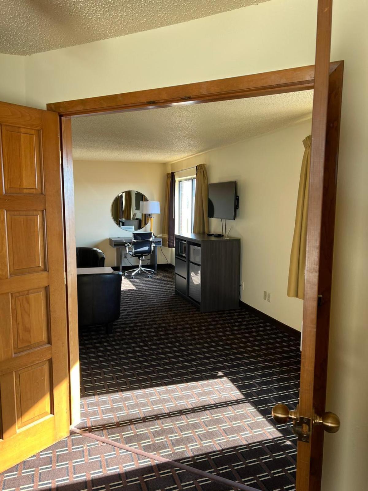 One-Bedroom King Suite Non-Smoking
