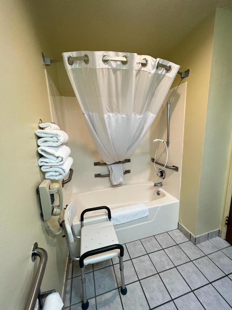 Queen Room with Two Queen Beds - Mobility Access/Non-Smoking