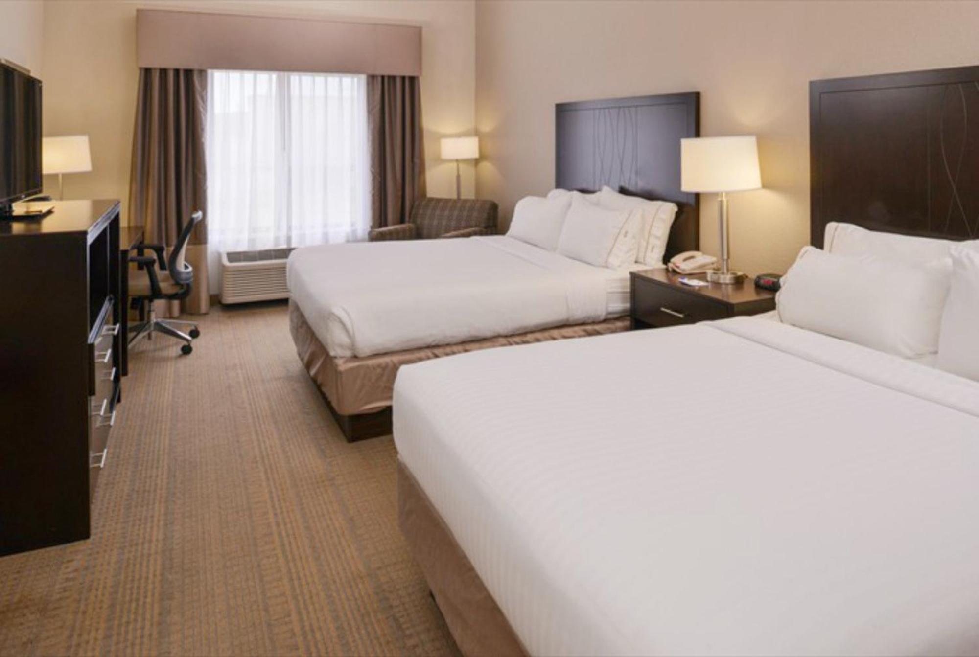Queen Room Two Queen Beds Hearing Accessible Roll Shower