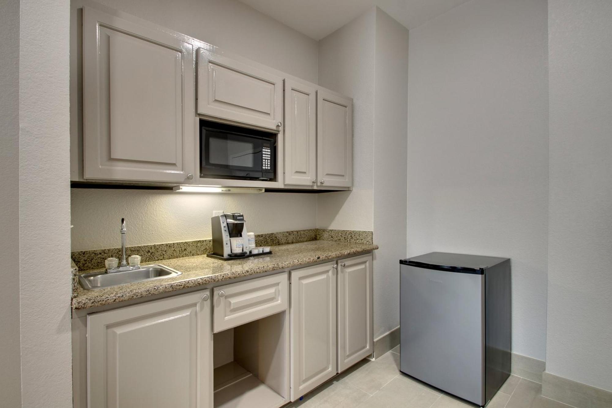 One-Bedroom Suite with Sofa Bed and Jetted Tub