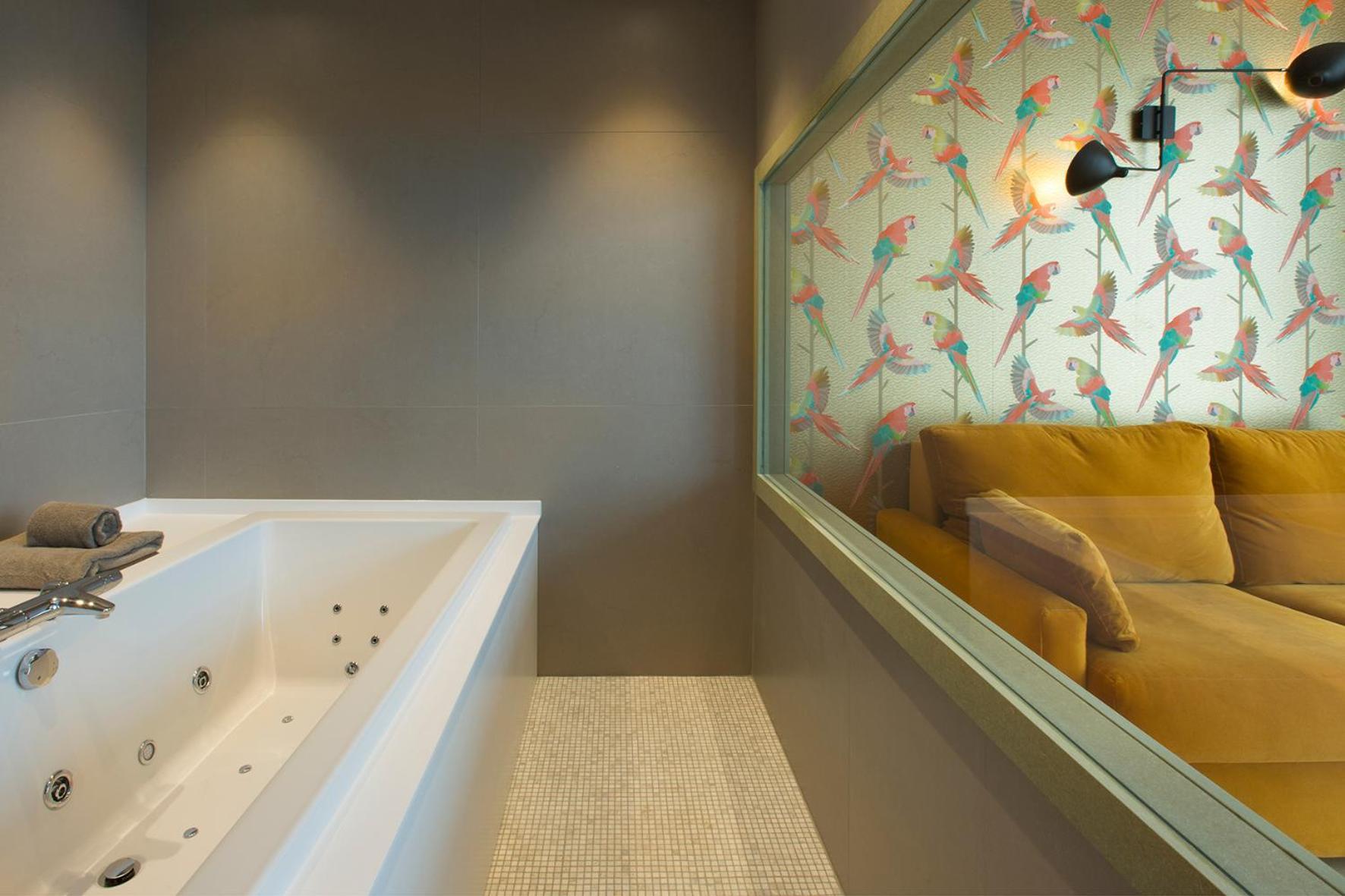King Suite Jacuzzi