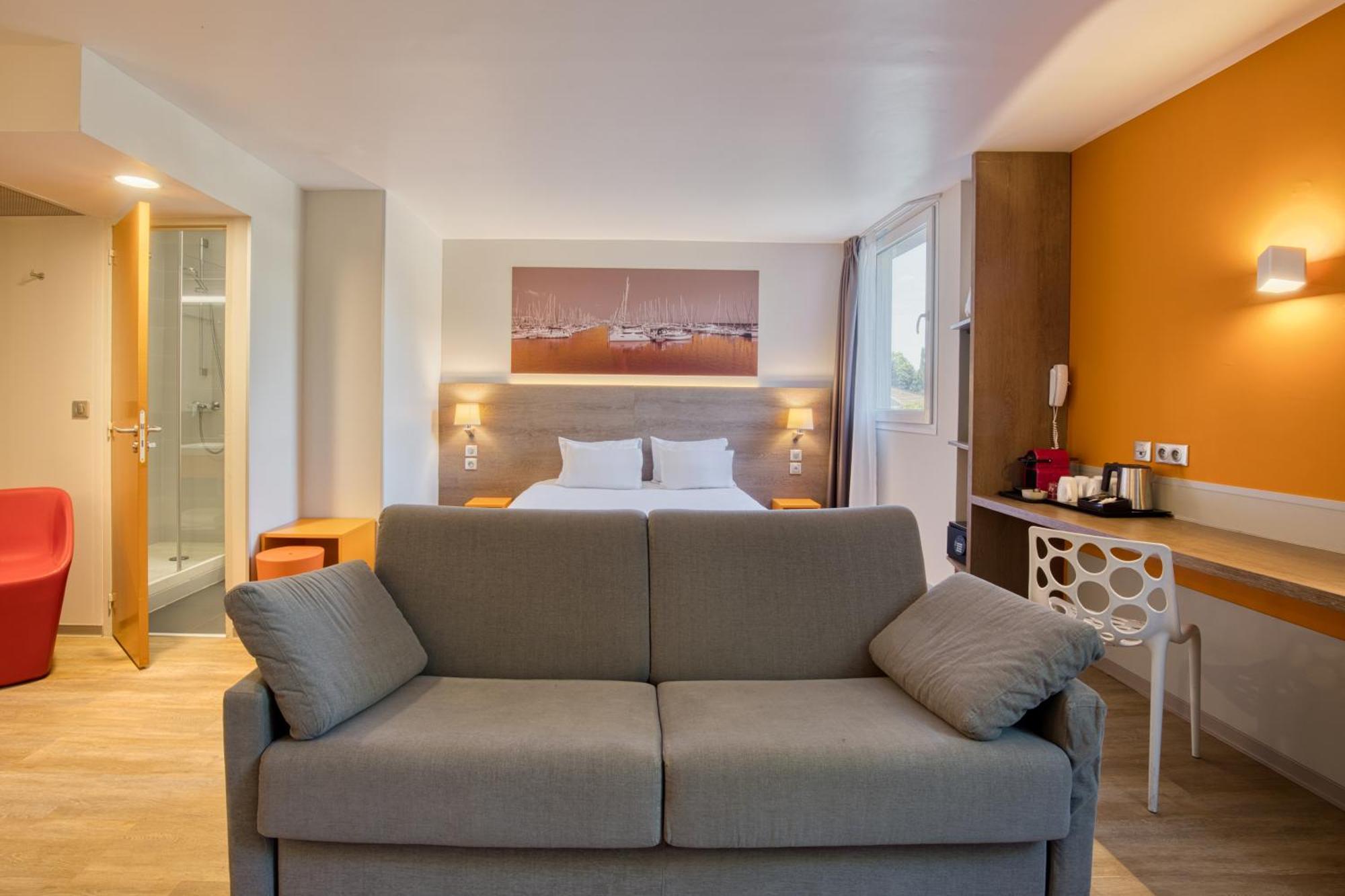 Junior King Suite Sofa Bed Pool View Non-Smoking