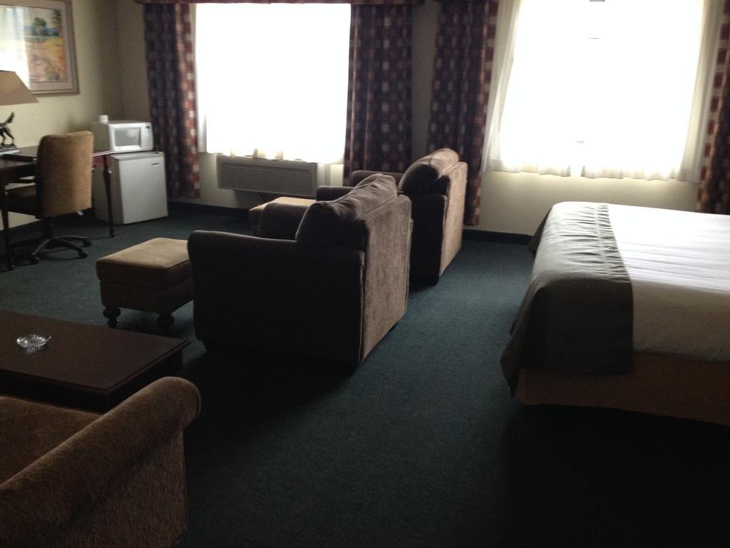 Studio Suite 1 King Bed Non-Smoking