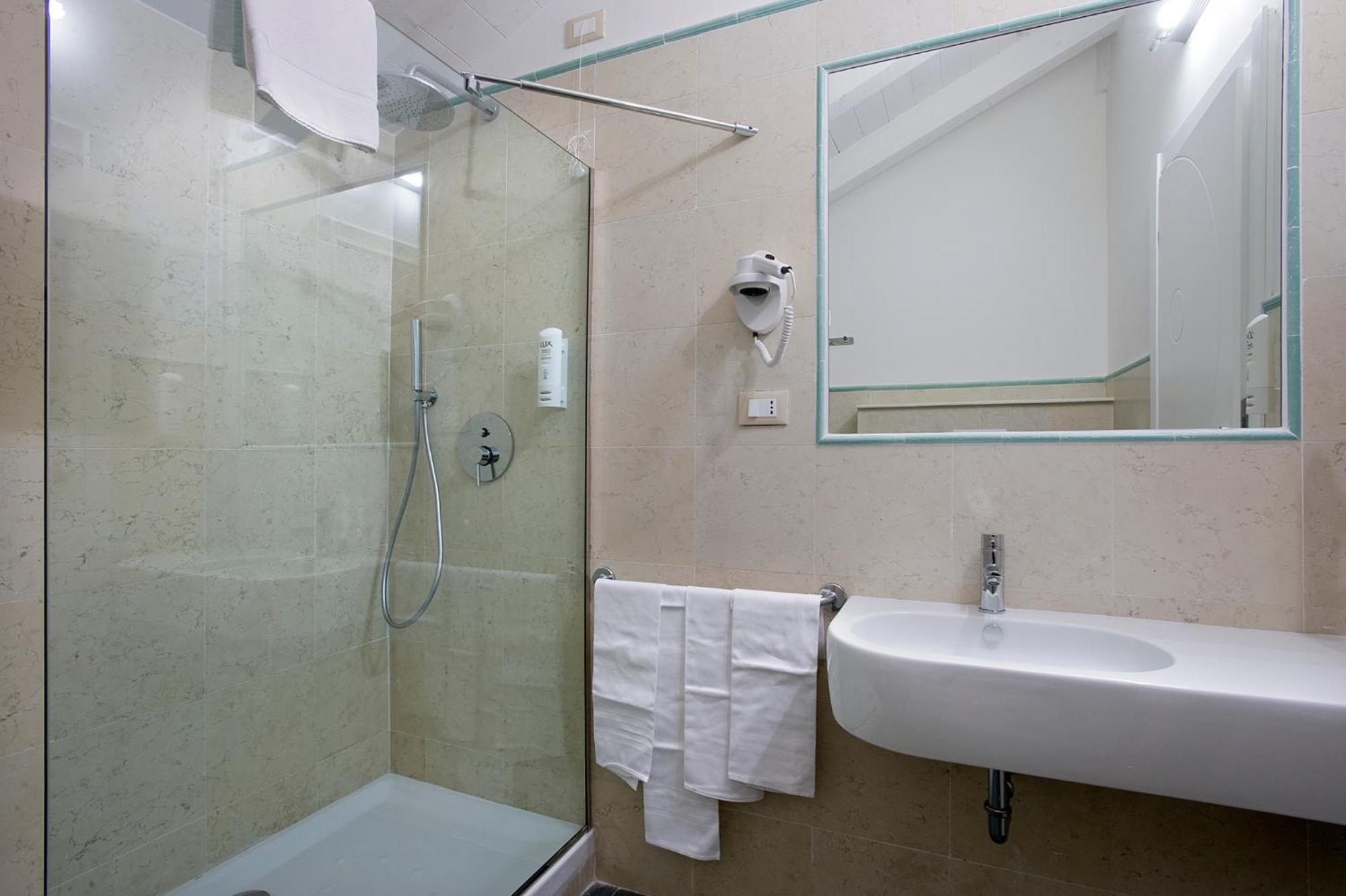 Double or Twin Room Sea View