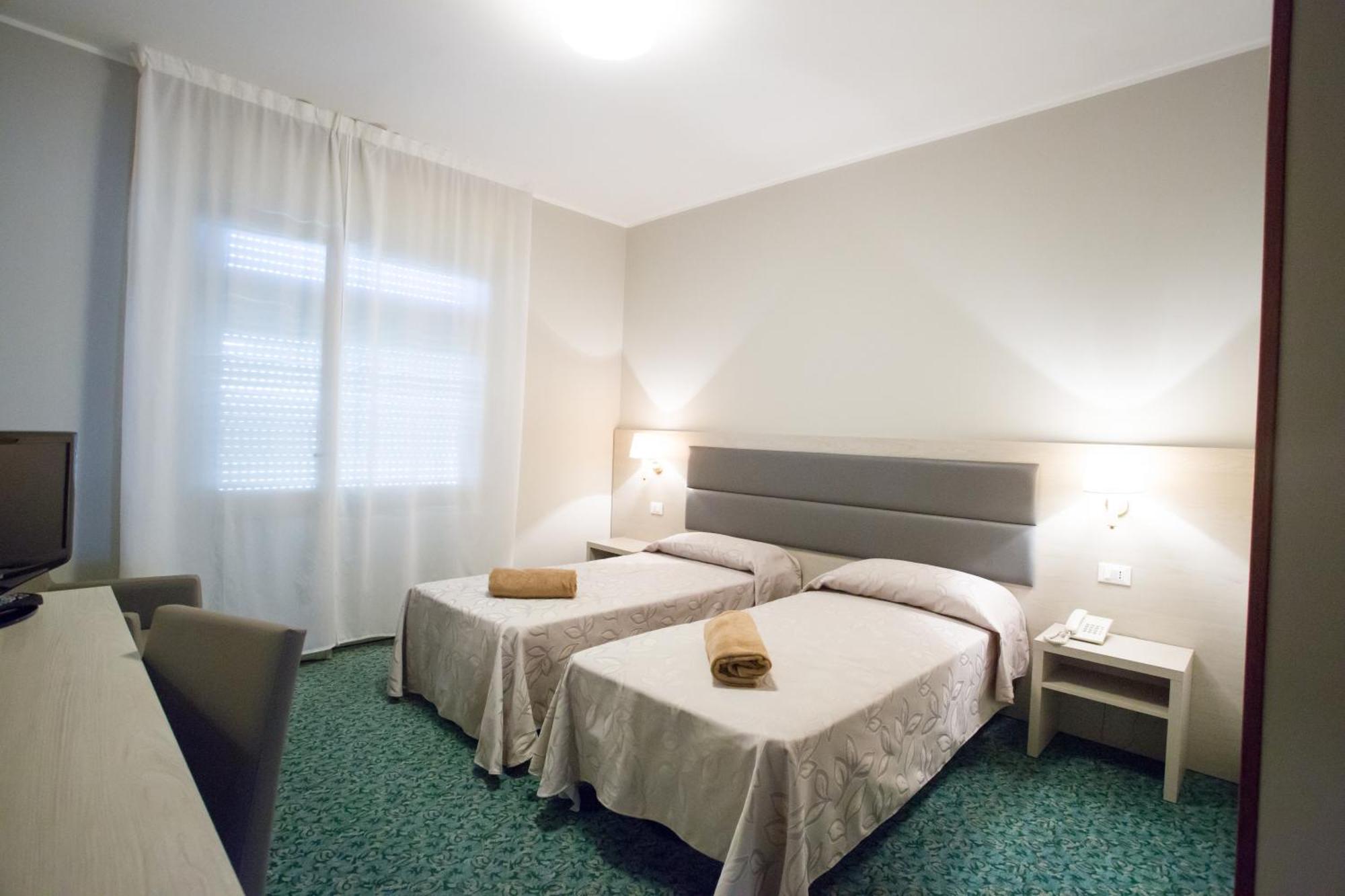 Classic Twin/Double Room,1218249217:JPEG
