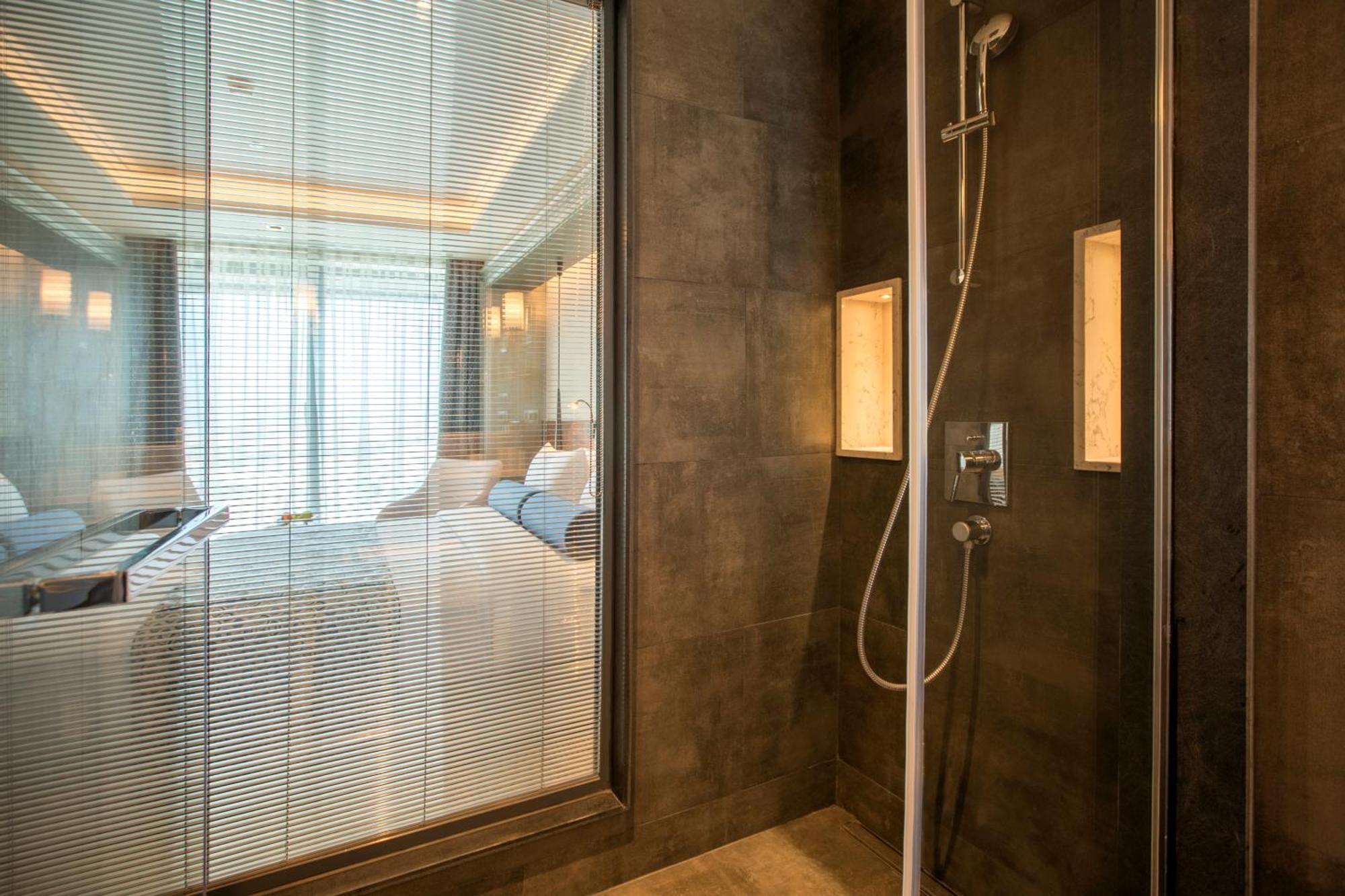 Superior Queen Room City View