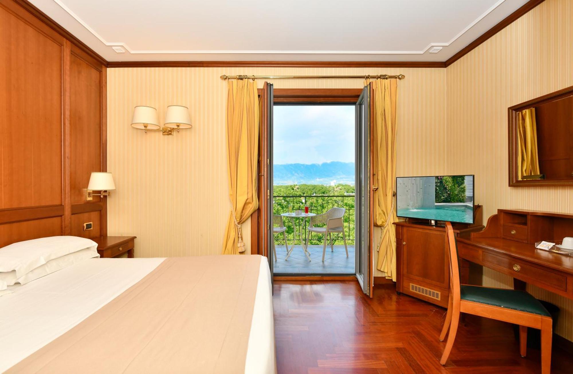 Standard Queen Room Balcony