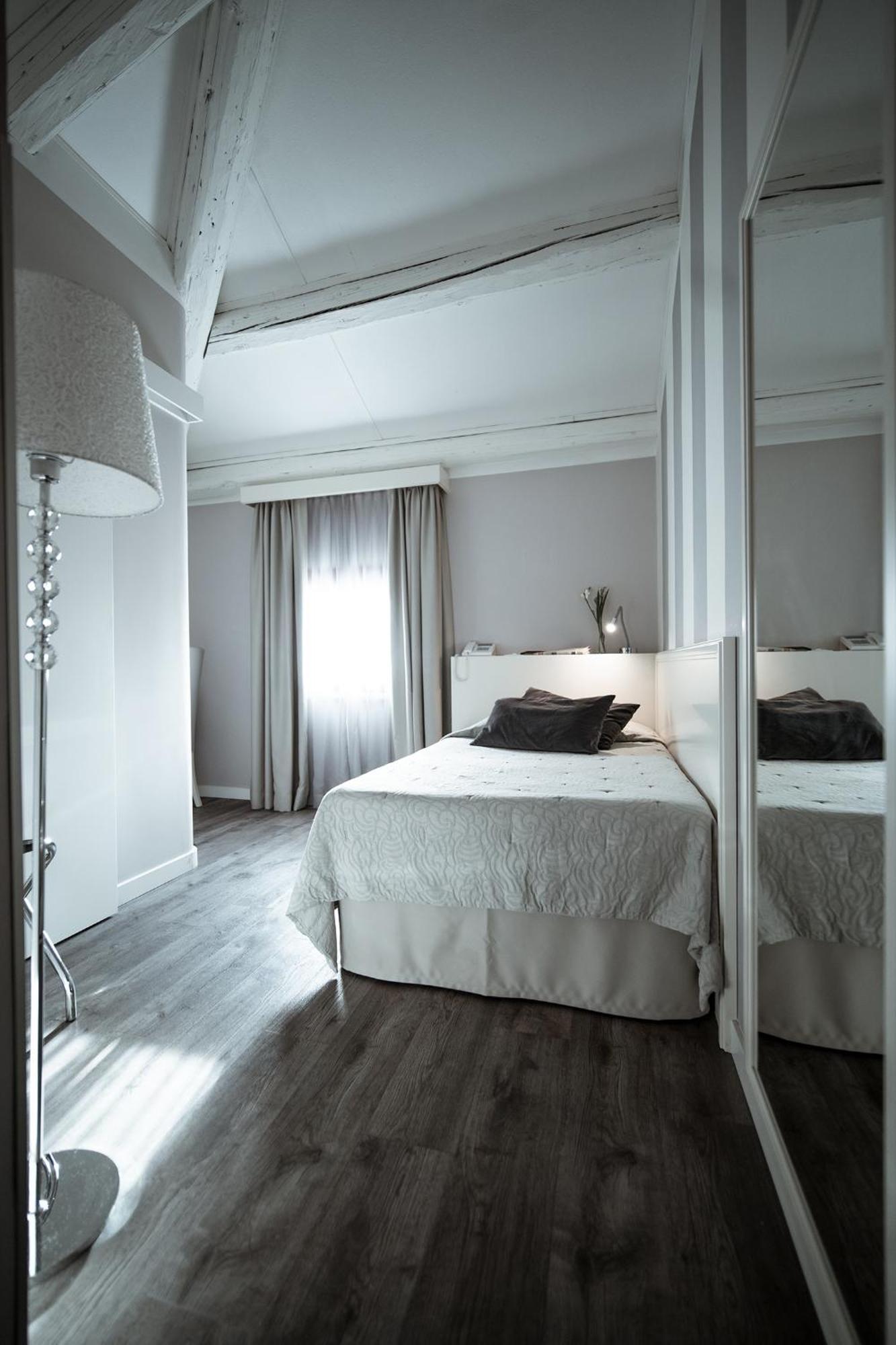 Classic Single Room