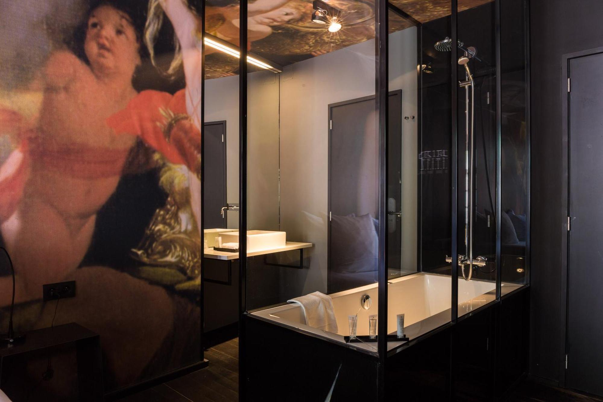 Deluxe Double Room bath Cathedral View