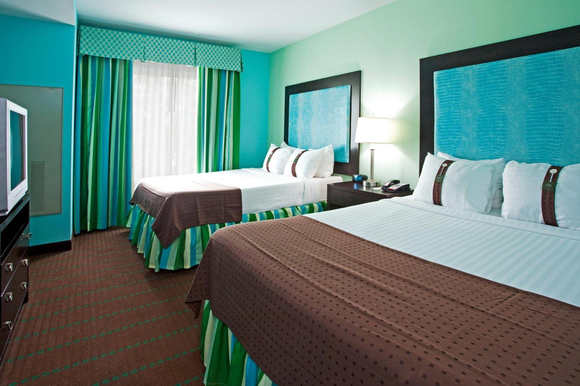 Queen Suite Two Queen Beds