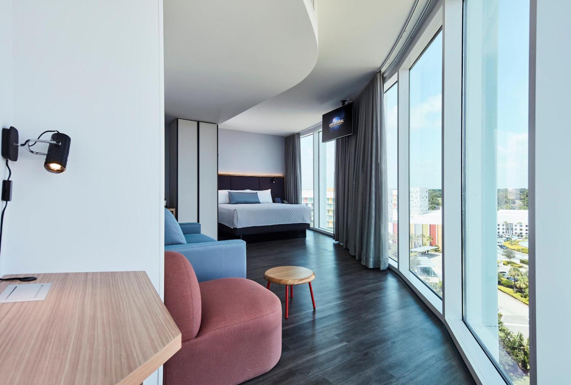 Deluxe King Room Includes Early Park Admission*