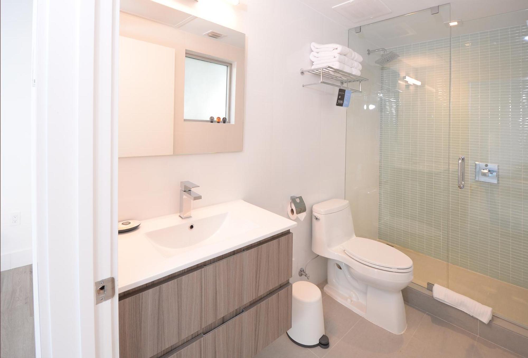 Corner One Bedroom Suite Kitchenette Double Balcony,1448868955:JPEG