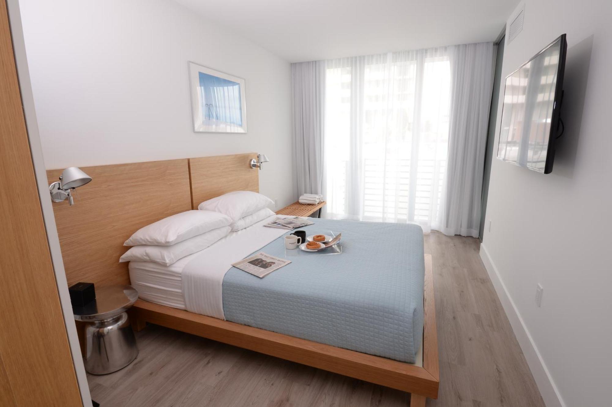 Urban One Bedroom Kitchenette Standing Balcony