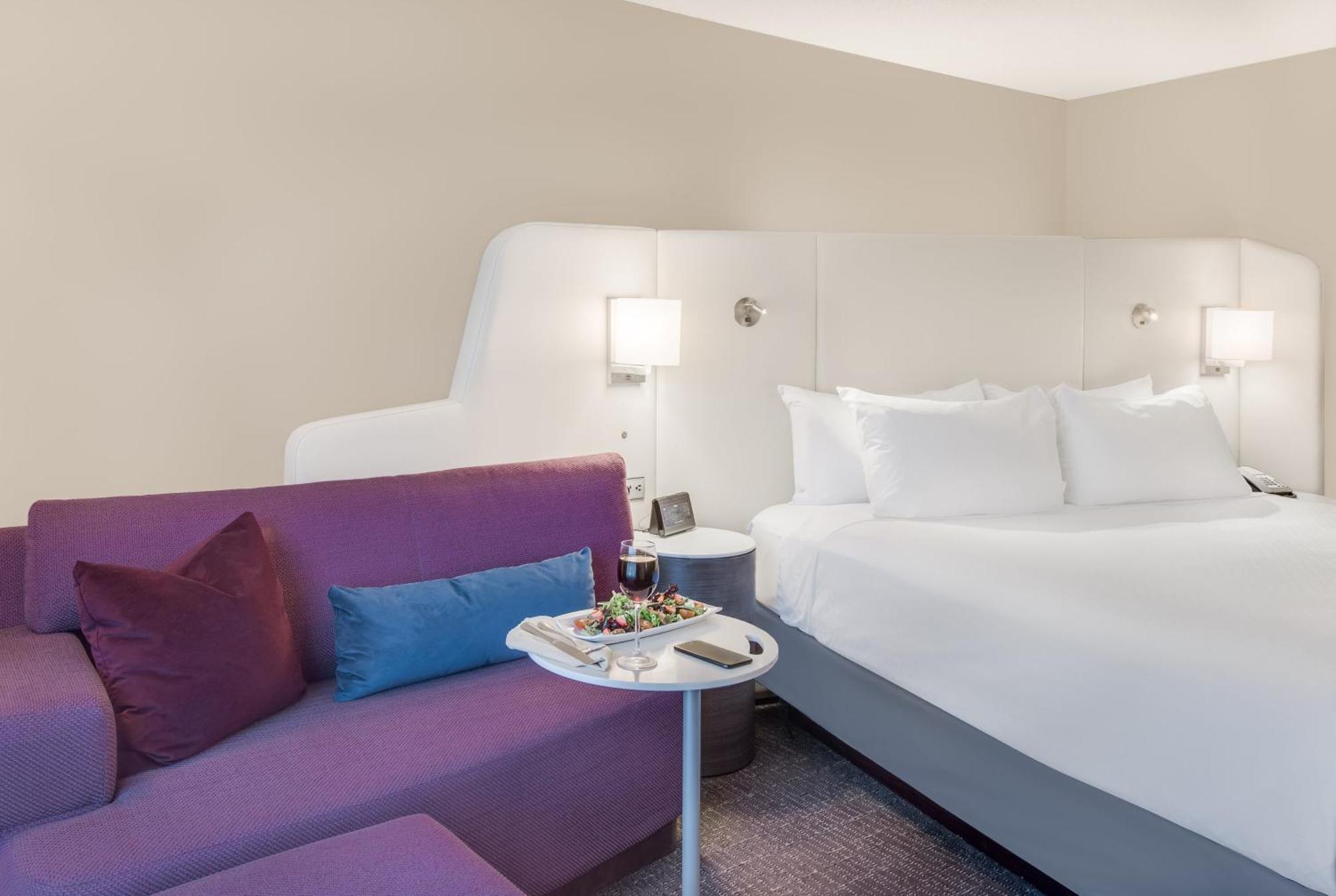 Corner King Suite - Newly Renovated