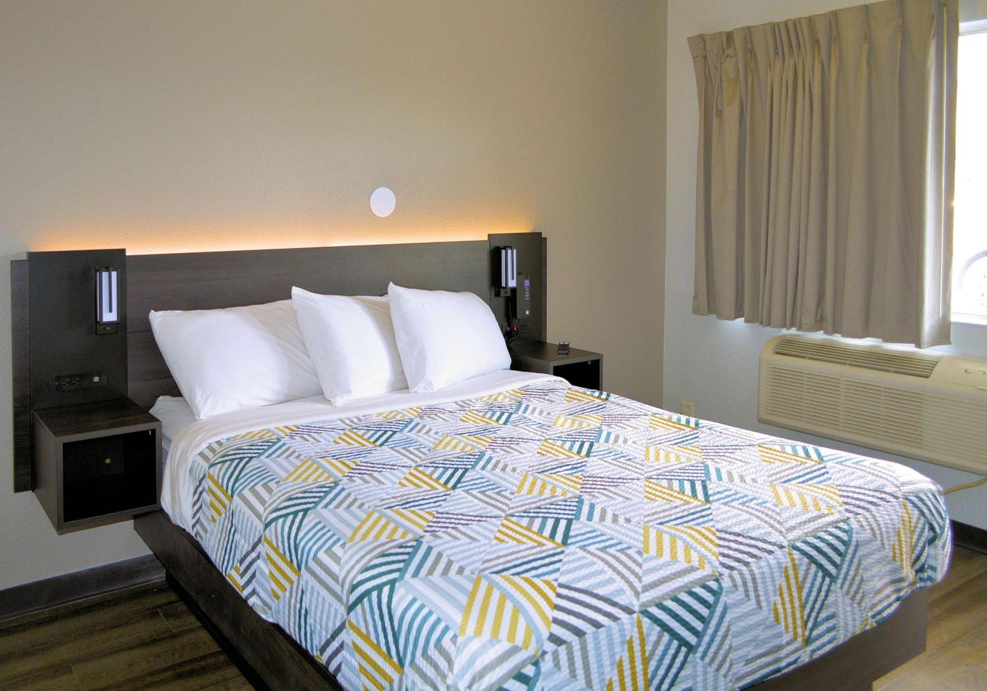 1 Queen Bed | Non-Smoking | Near Reno-Tahoe International Airport