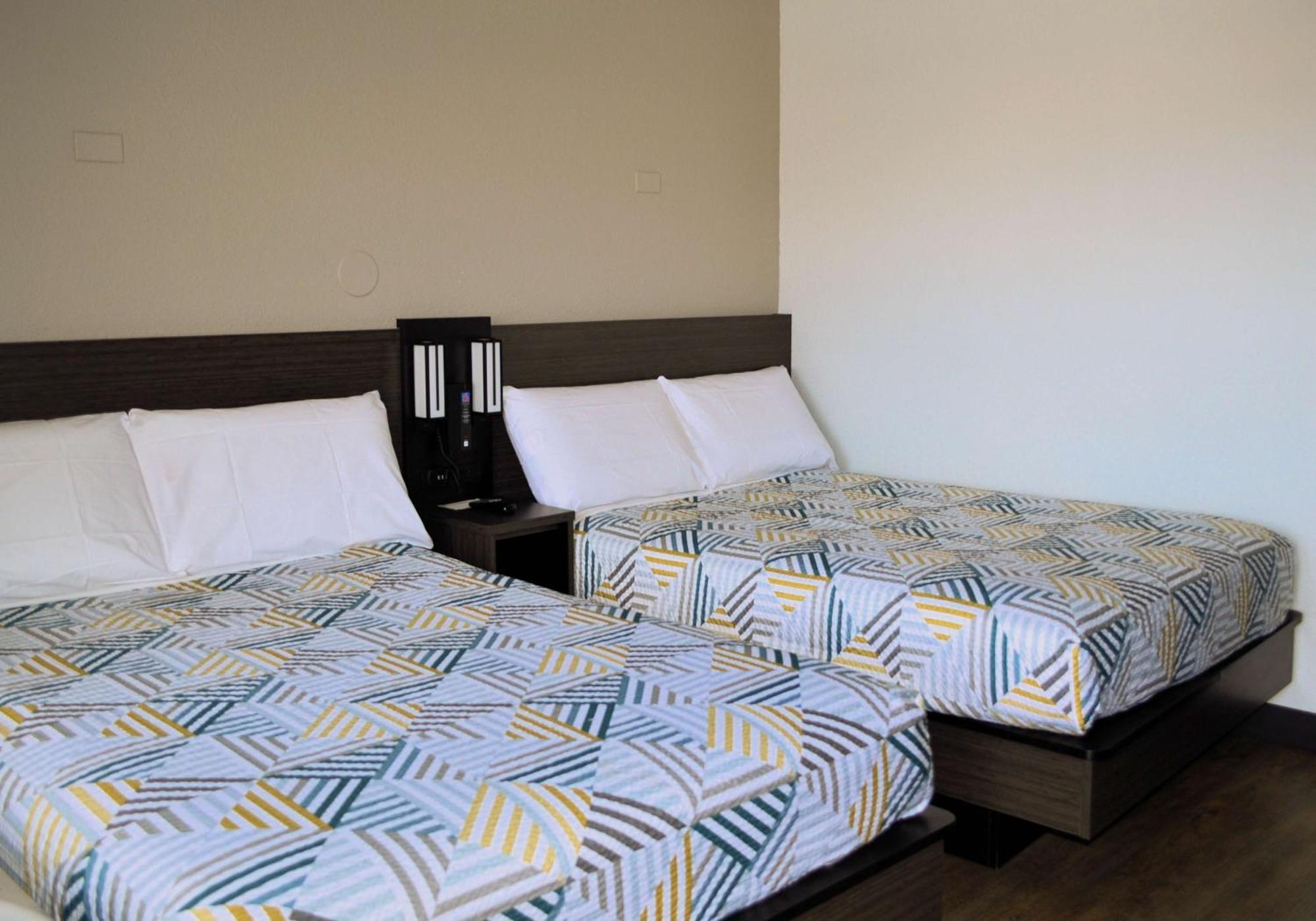 2 Full Beds | Non-Smoking Micfridge | Near Reno-Tahoe International Airport