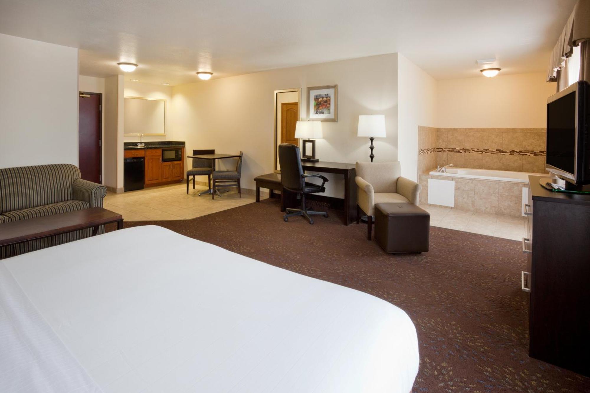 King Suite Spa Bath