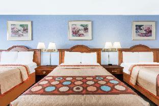 Superior Double Room with Three Double Beds - Smoking