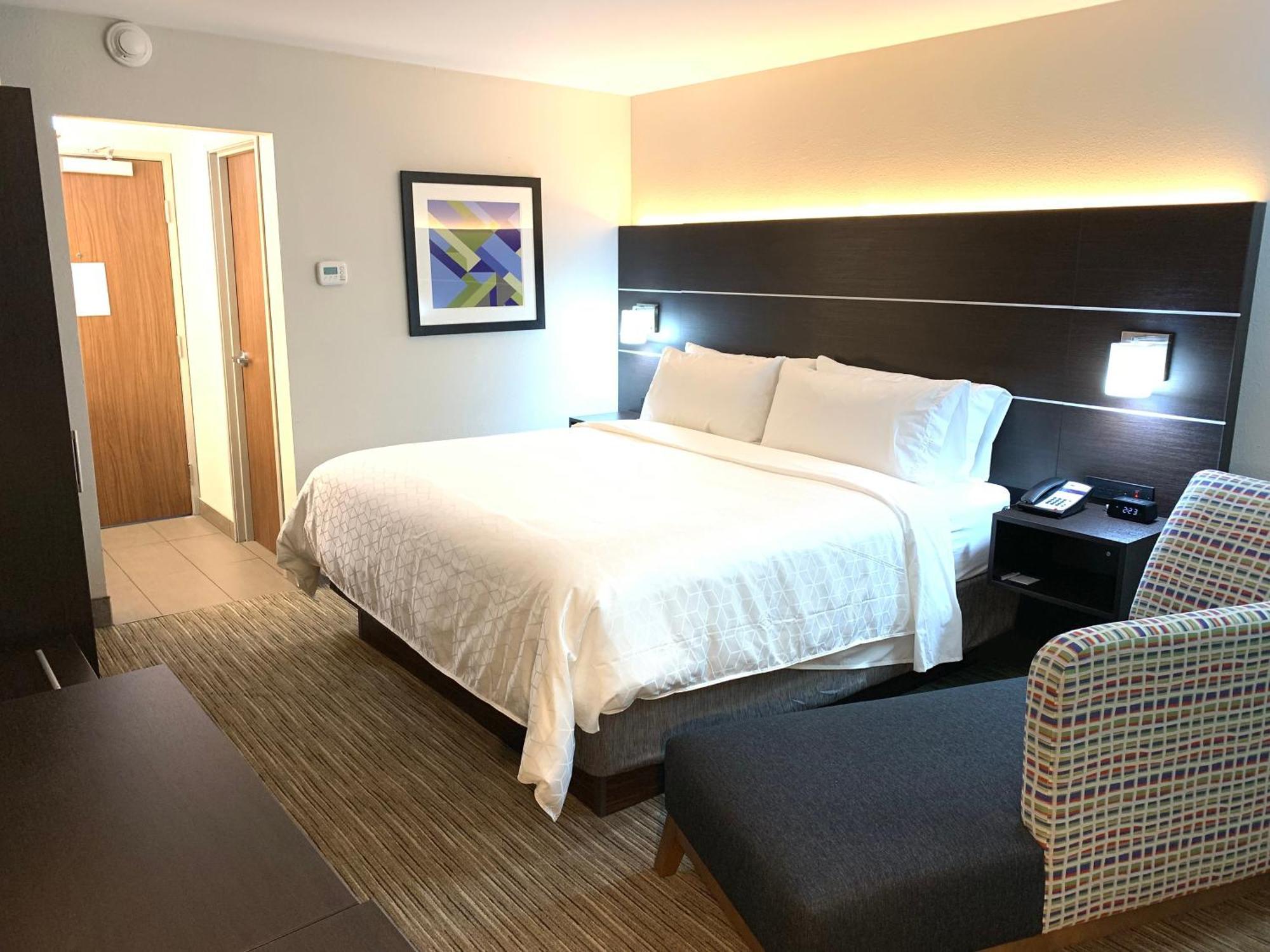 Standard King Room
