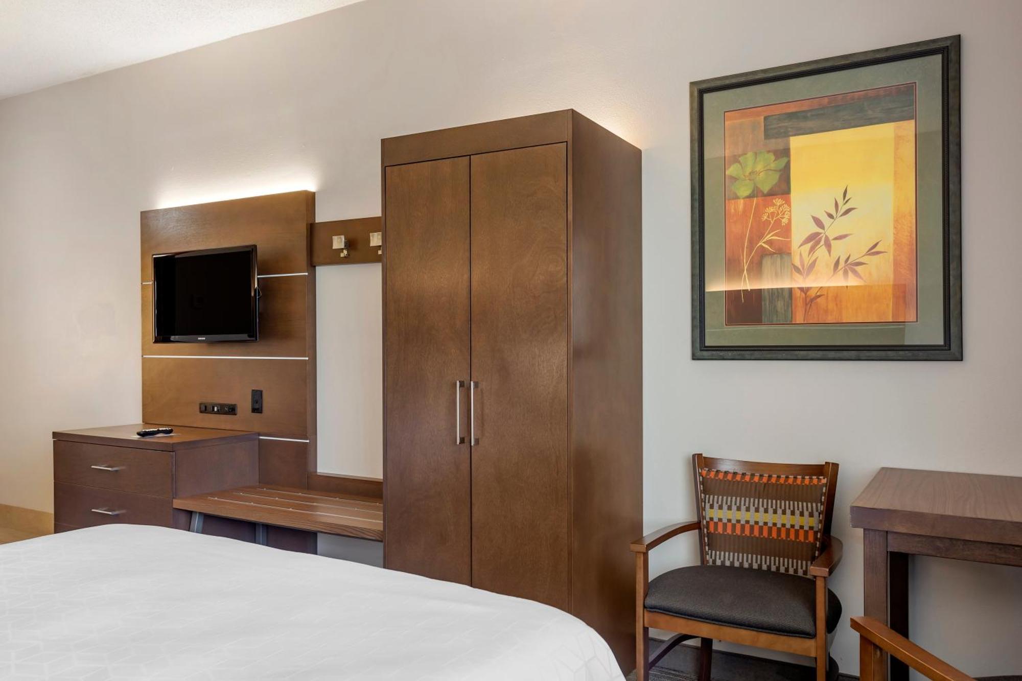 Queen Room Two Queen Beds Non-Smoking