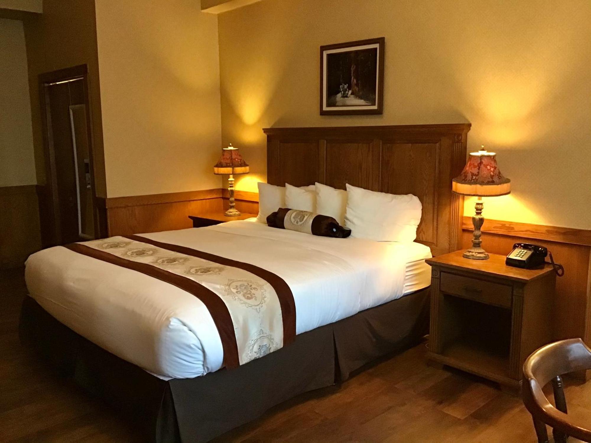 Deluxe King Room