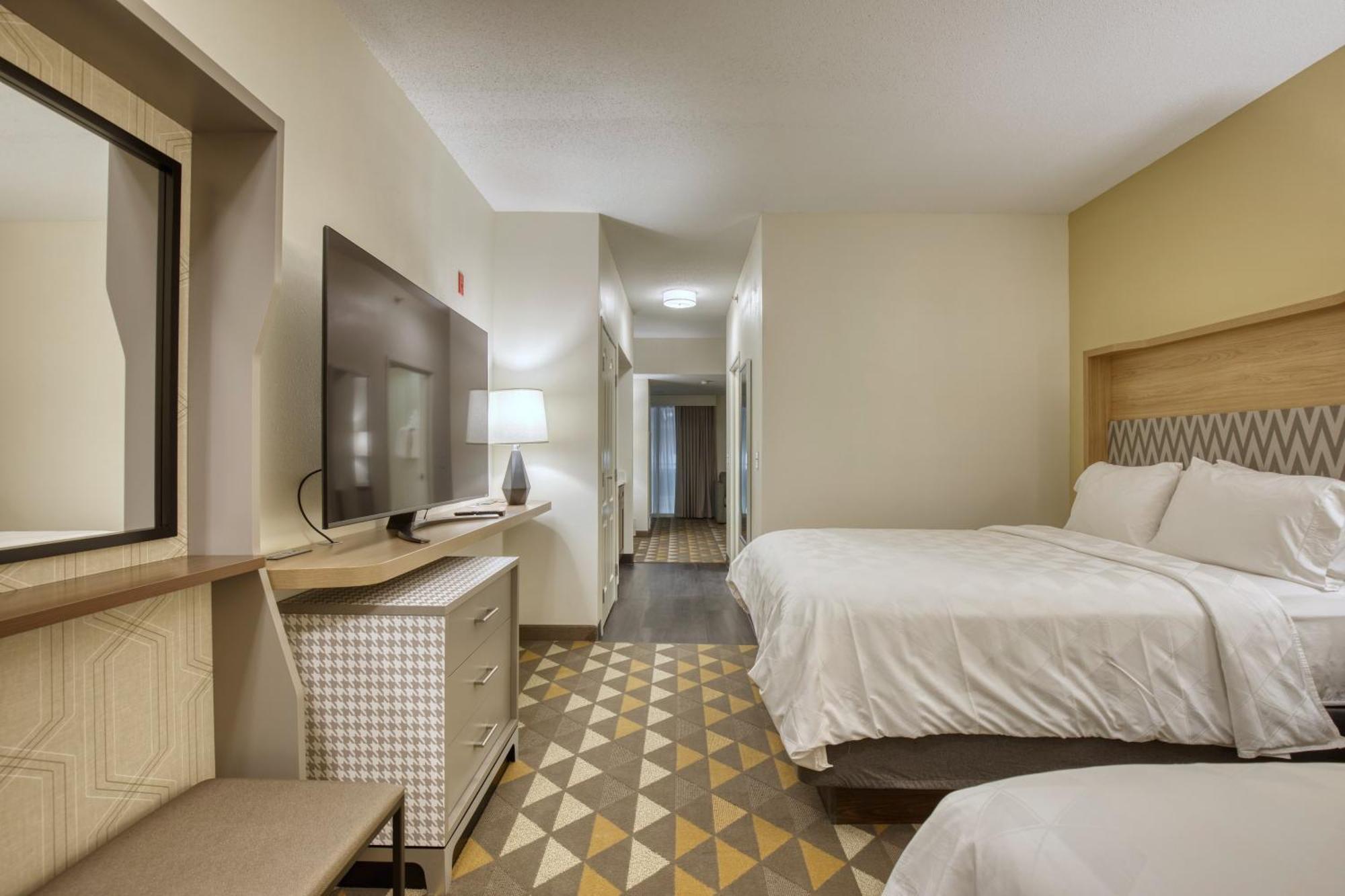Queen Suite Two Queen Beds