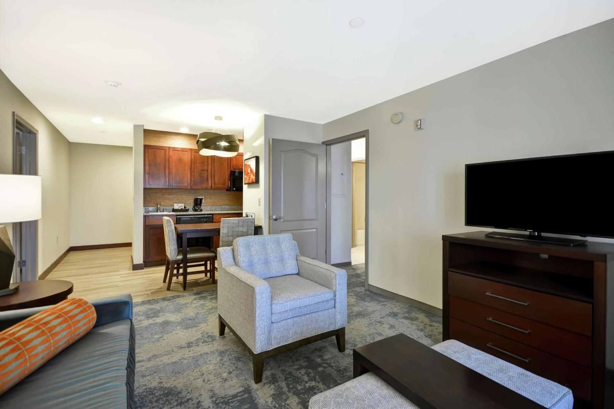 One-Bedroom Queen Suite with Two Queen Beds - Non-Smoking