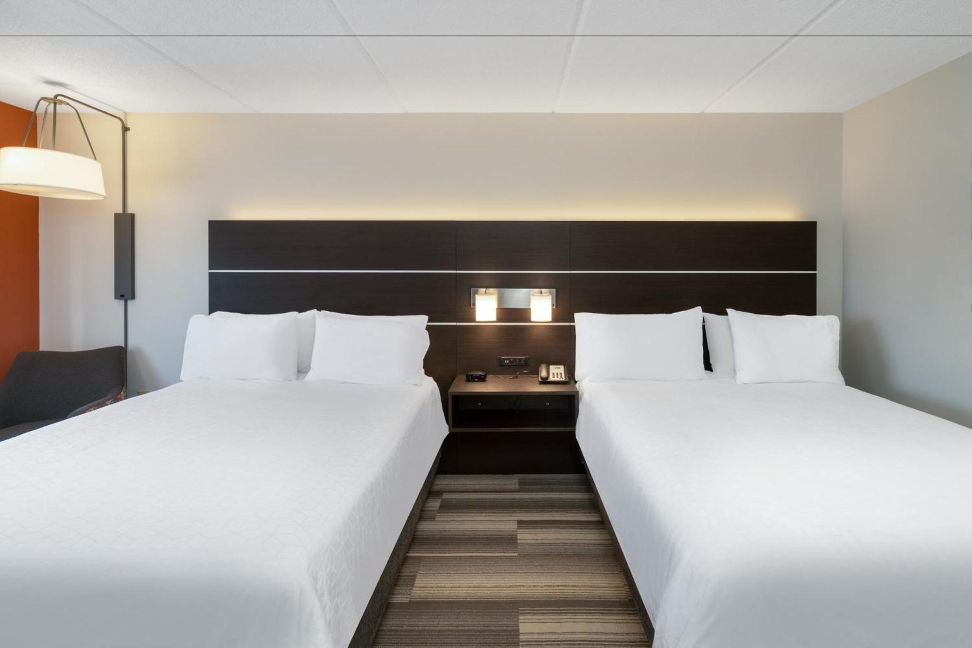 Queen Room Two Queen Beds Disability Access Hearing Accessible Roll Shower