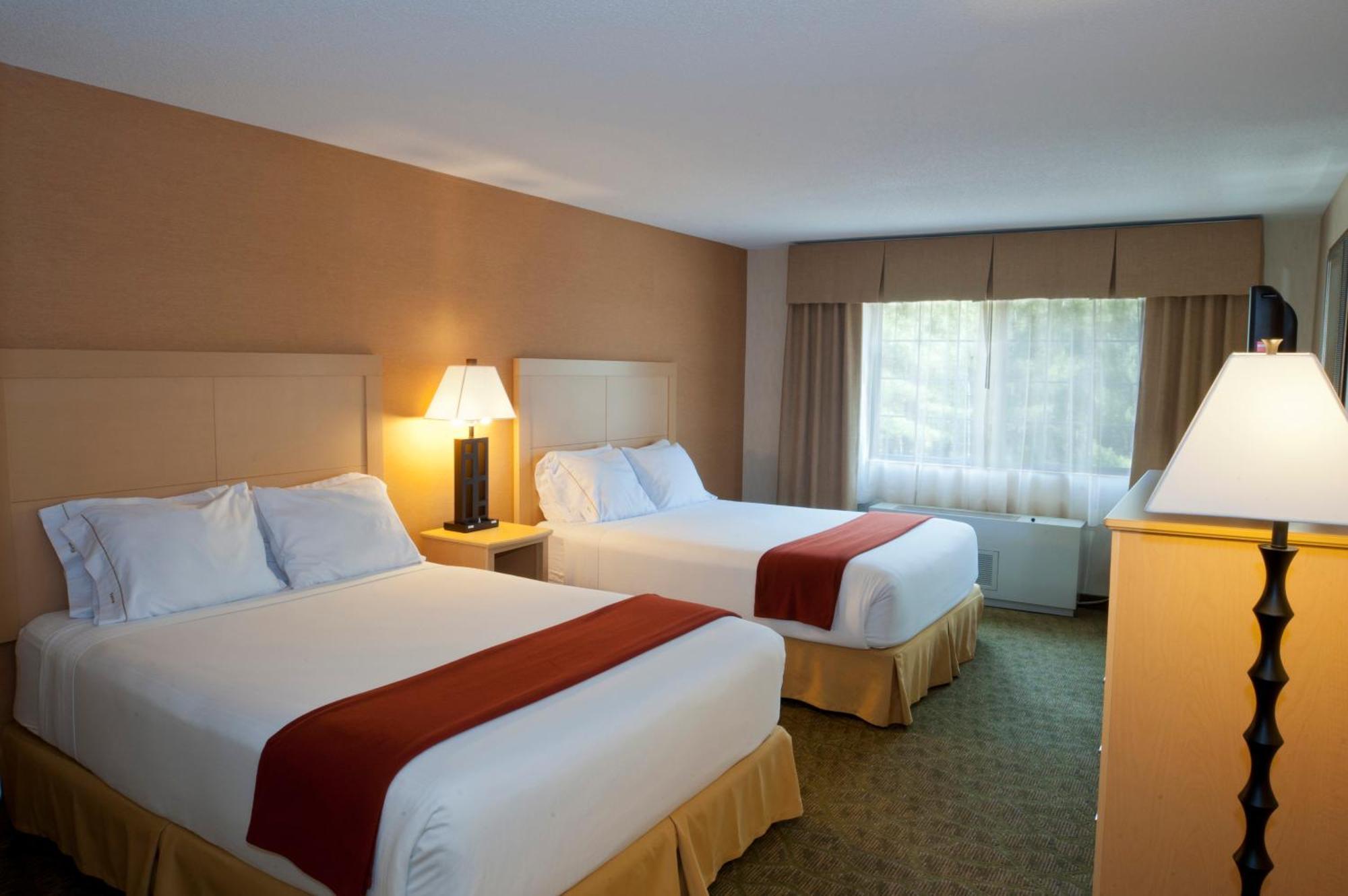 Queen Suite with Two Queen Beds and Additional Living Area