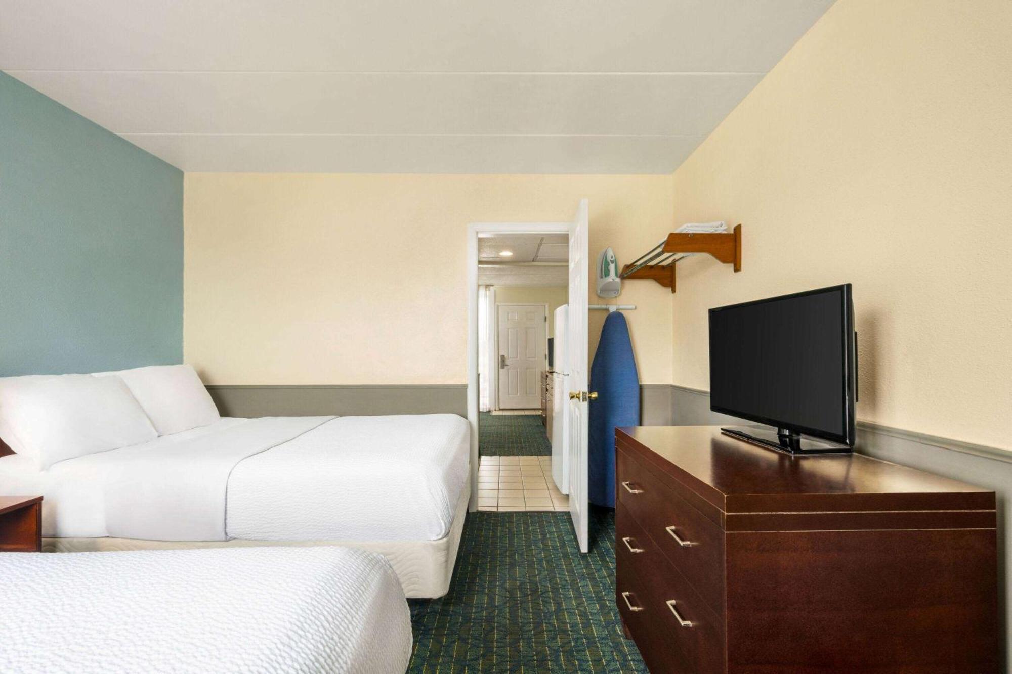 One-Bedroom Suite Two Double Beds Non-Smoking