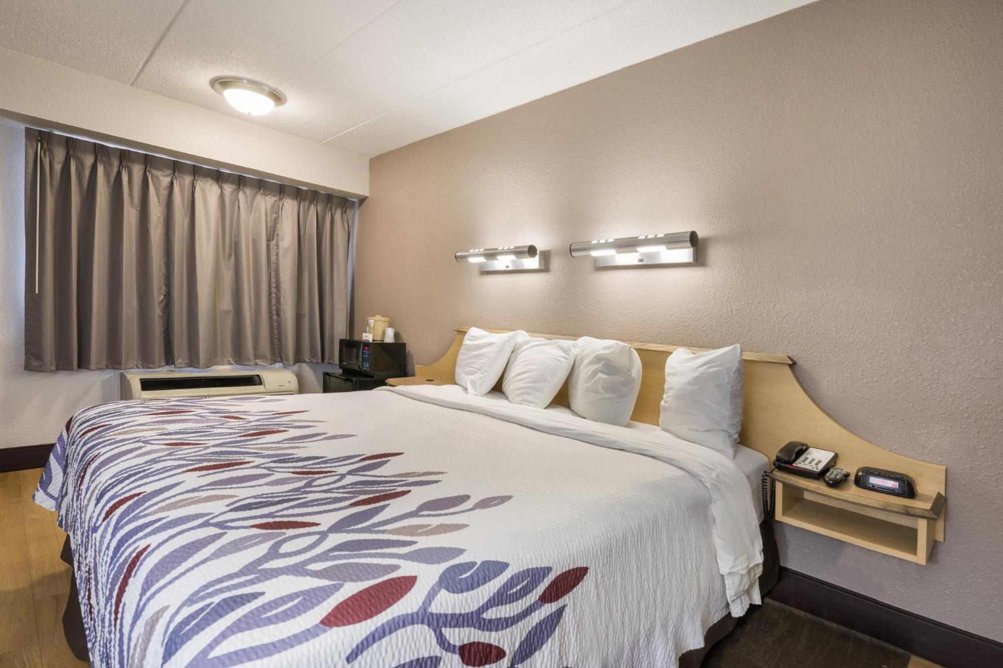 Deluxe King Room Disability Access Smoke