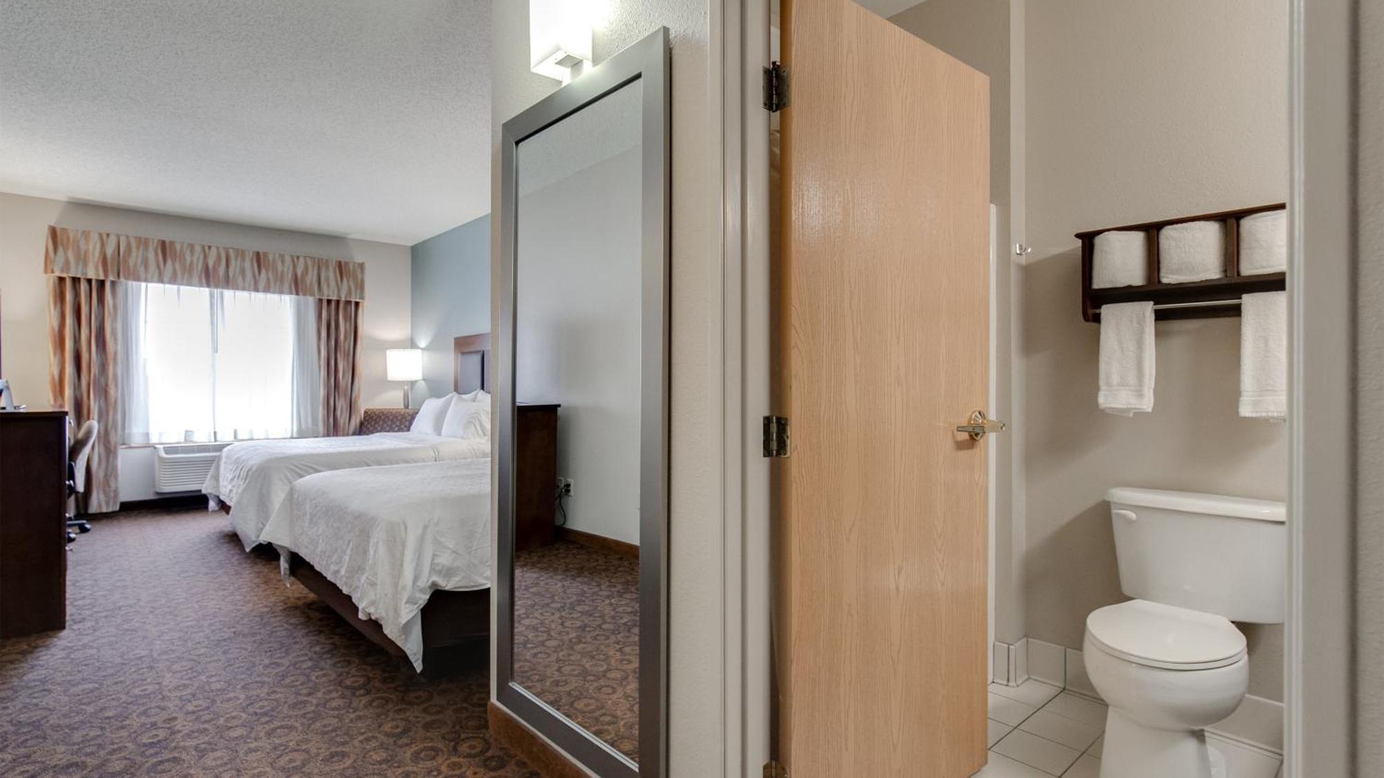 Standard Queen Room Two Queen Beds
